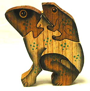 Wholesale gift - color painted wooden puzzle with mom frog carrying baby frog