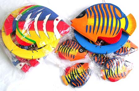 Color painting tropical fish wooden mobile, assorted color randomly pick 