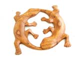 Kissing couple lizard wood carving