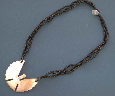 Wholesale costume and seashell jewelry, eagle seashell pendant fashion necklace, triple black beaded strings