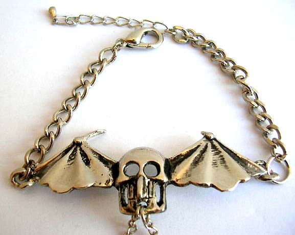 Fashion slave bracelet with double skull bat pattern design and 3 chain in sharp nail rings  