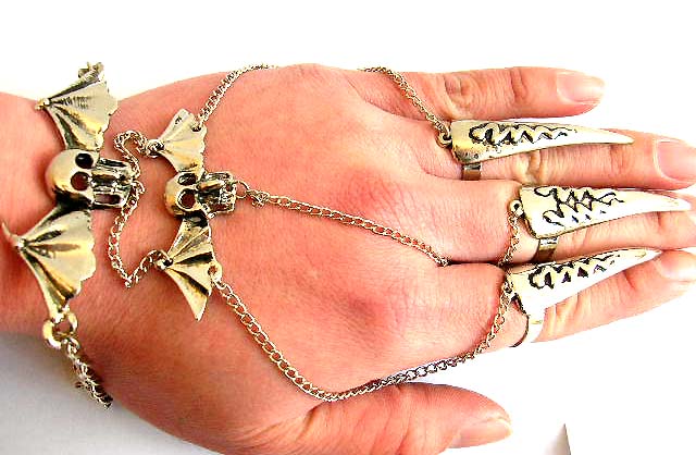 Fashion slave bracelet with double skull bat pattern design and 3 chain in sharp nail rings  