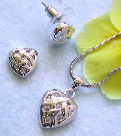 Wholesale heart love jewelry presenting chain necklace, mini clear cz knot work heart love pendant and stud earring set