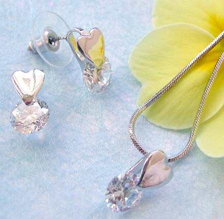 Love gift jewelry trendy wholesale chain necklace, round clear cz heart love pendant and stud earring set