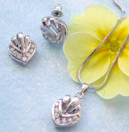 Wholesale cz jewelry set online offering chain necklace, mini clear cz floral heart pendant and stud earring set