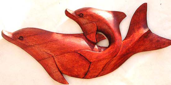 Wholesale wall decor and wall hanging gift.Tropical hard wood dolphin mom and kid abstract carving wall plaque. 