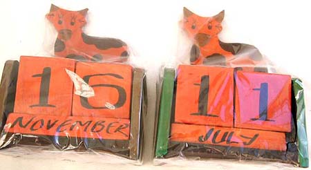 Assorted color cow design wooden calender, randomly pick
