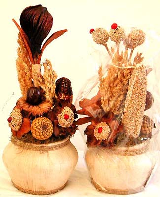 Wooden flower decor with assorted design, randomly pick 