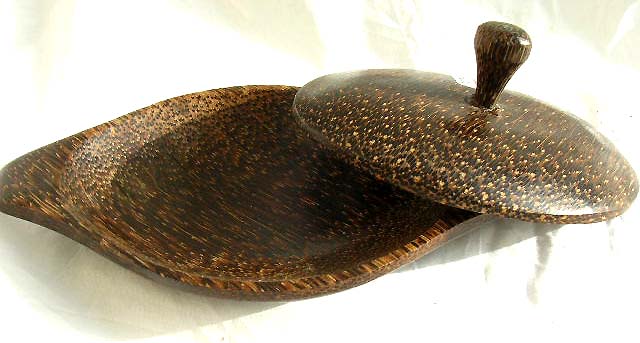 kitchen decor woodcarvings wholesaler supply coconut wood shallow pot with lid and handle