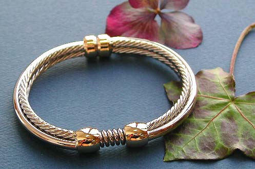Hip hop jewelry and trendy new age jewelry gift wholesaler wholesale fashion bangle bracelet in line pattern design with 2-tones 