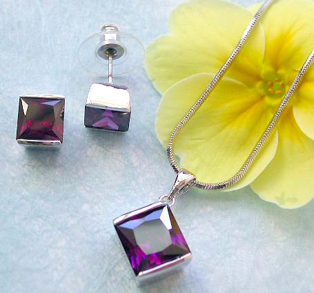 Antique jewelru wholesaler offering chain necklace, diamond purple cz pendant and stud earring set